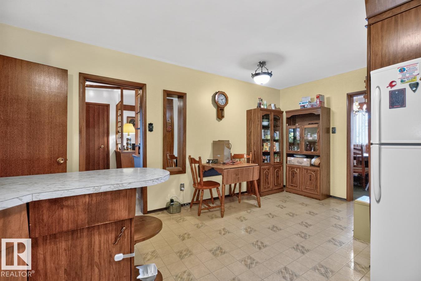 7016 86 AV NW