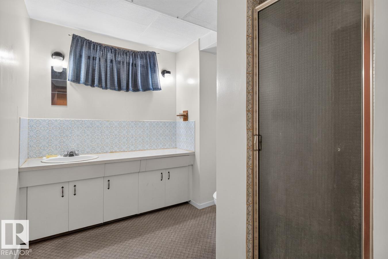 7016 86 AV NW