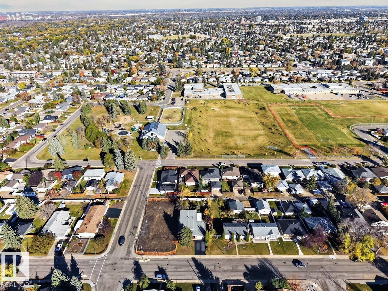 7016 86 AV NW