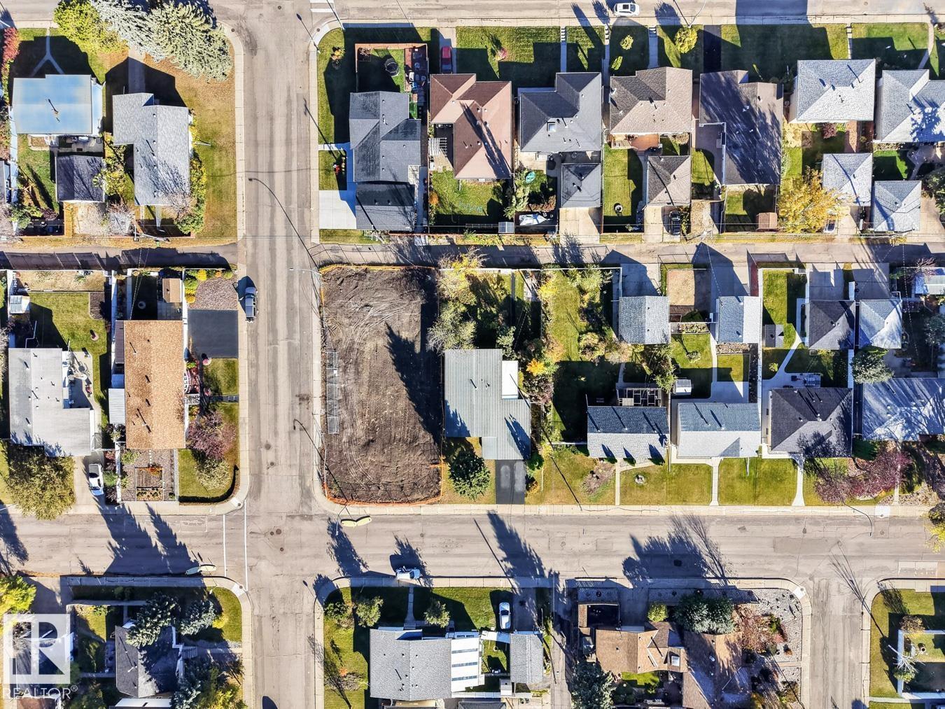7016 86 AV NW