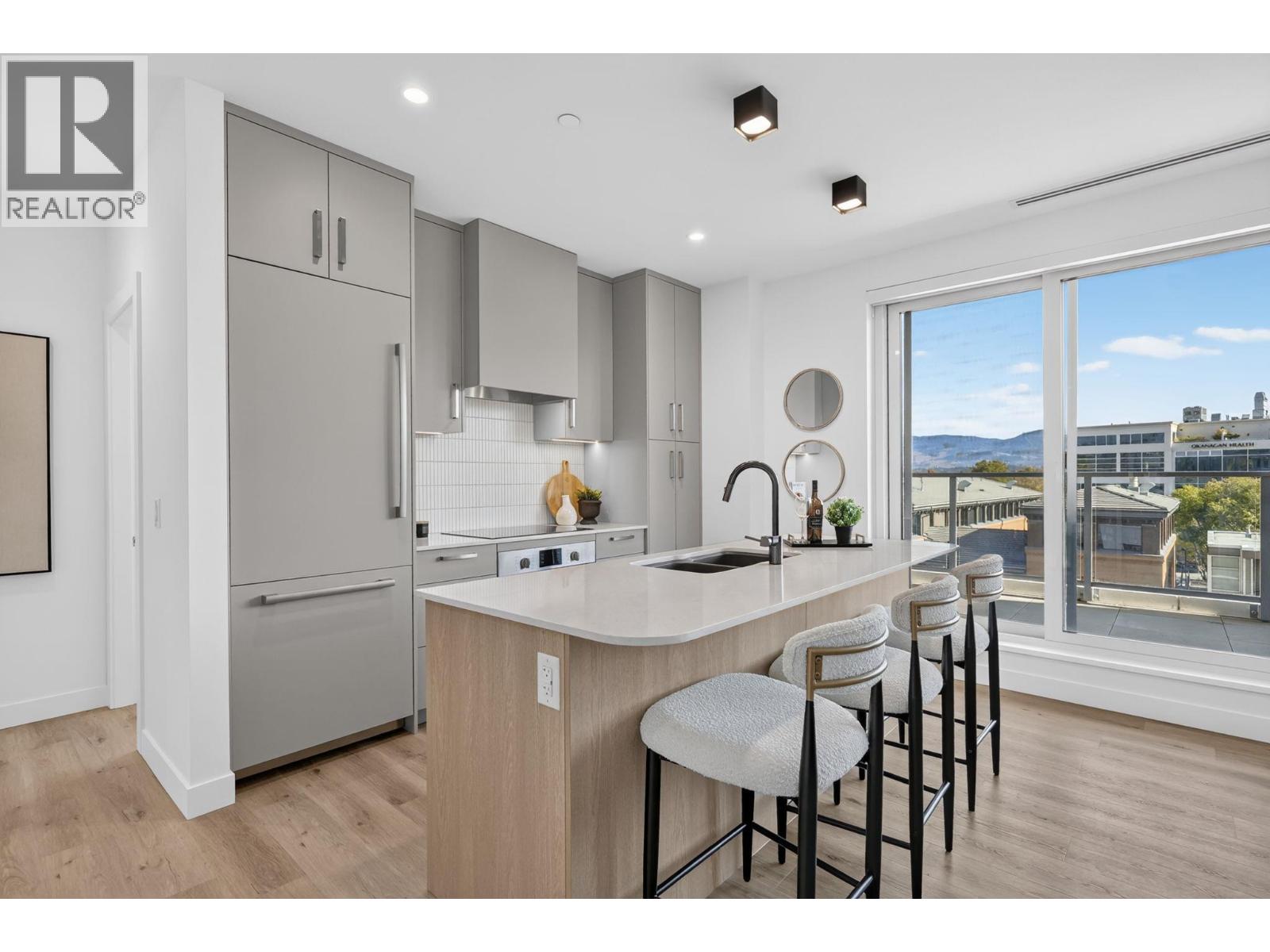 3300 Lakeshore Road Unit# 401, Kelowna, British Columbia  V1W 0J9 - Photo 2 - 10403555