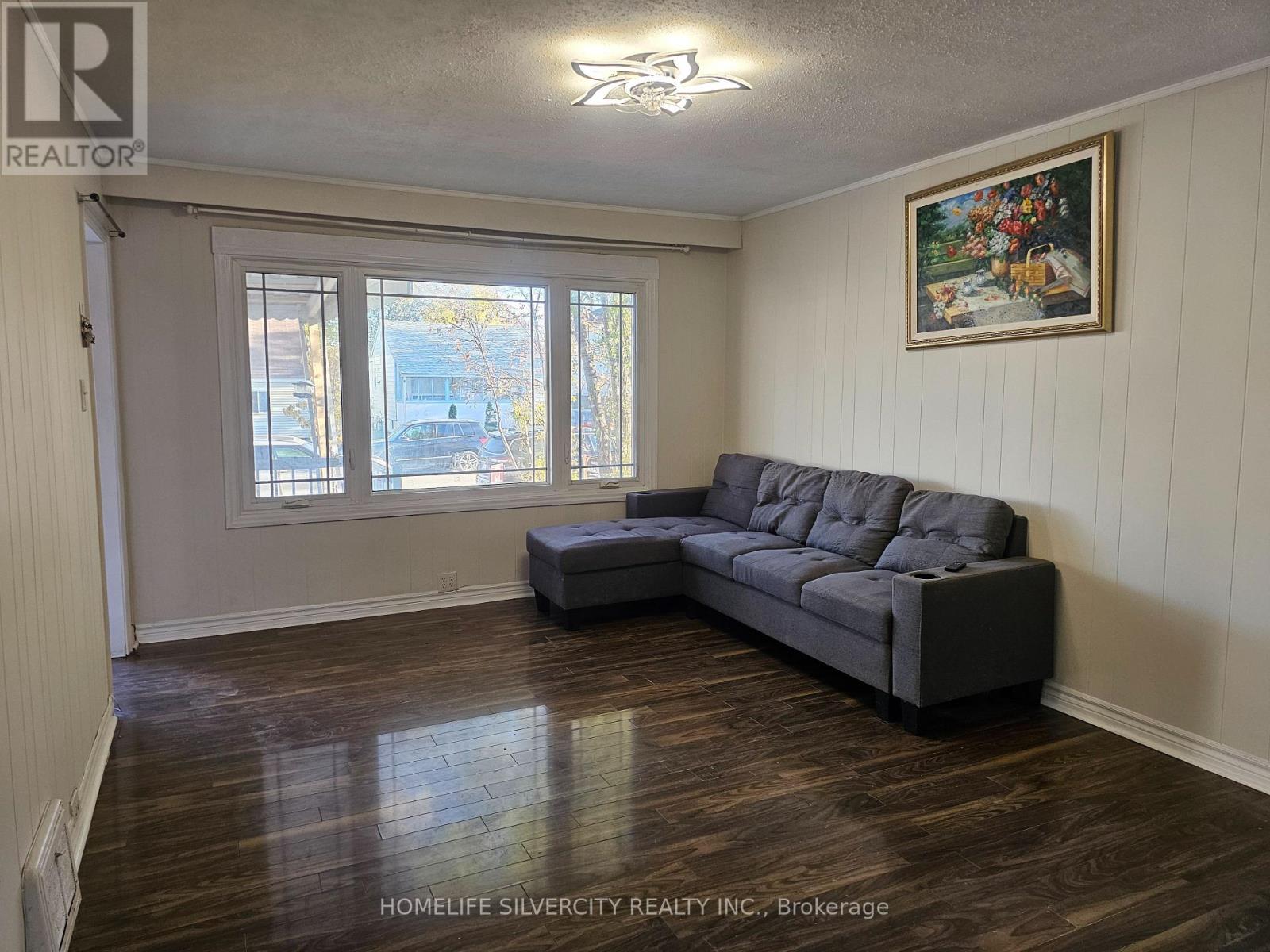 3143 Merritt Avenue, Mississauga, Ontario  L4T 1P4 - Photo 3 - W14103556