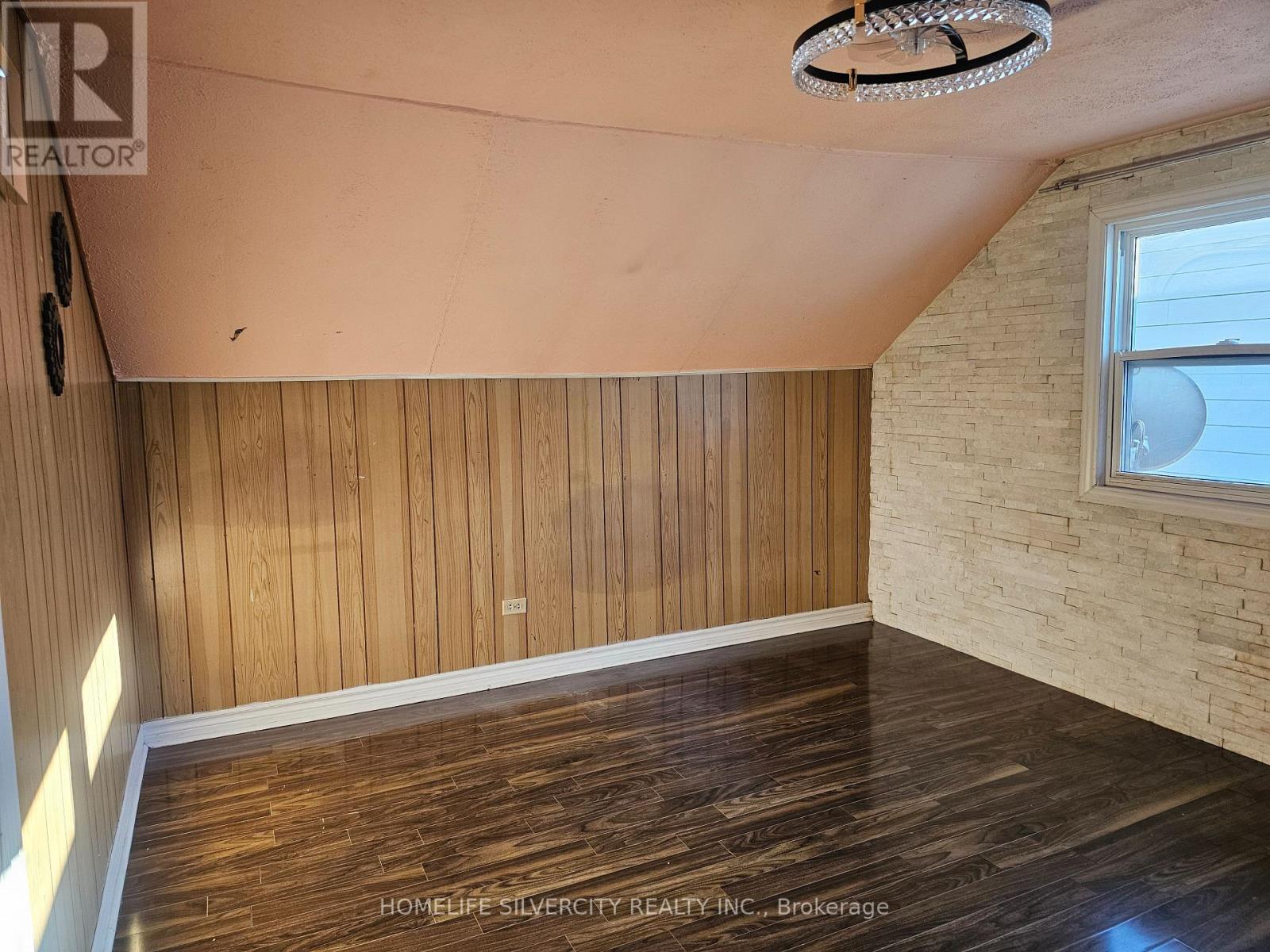 3143 Merritt Avenue, Mississauga, Ontario  L4T 1P4 - Photo 13 - W14103556
