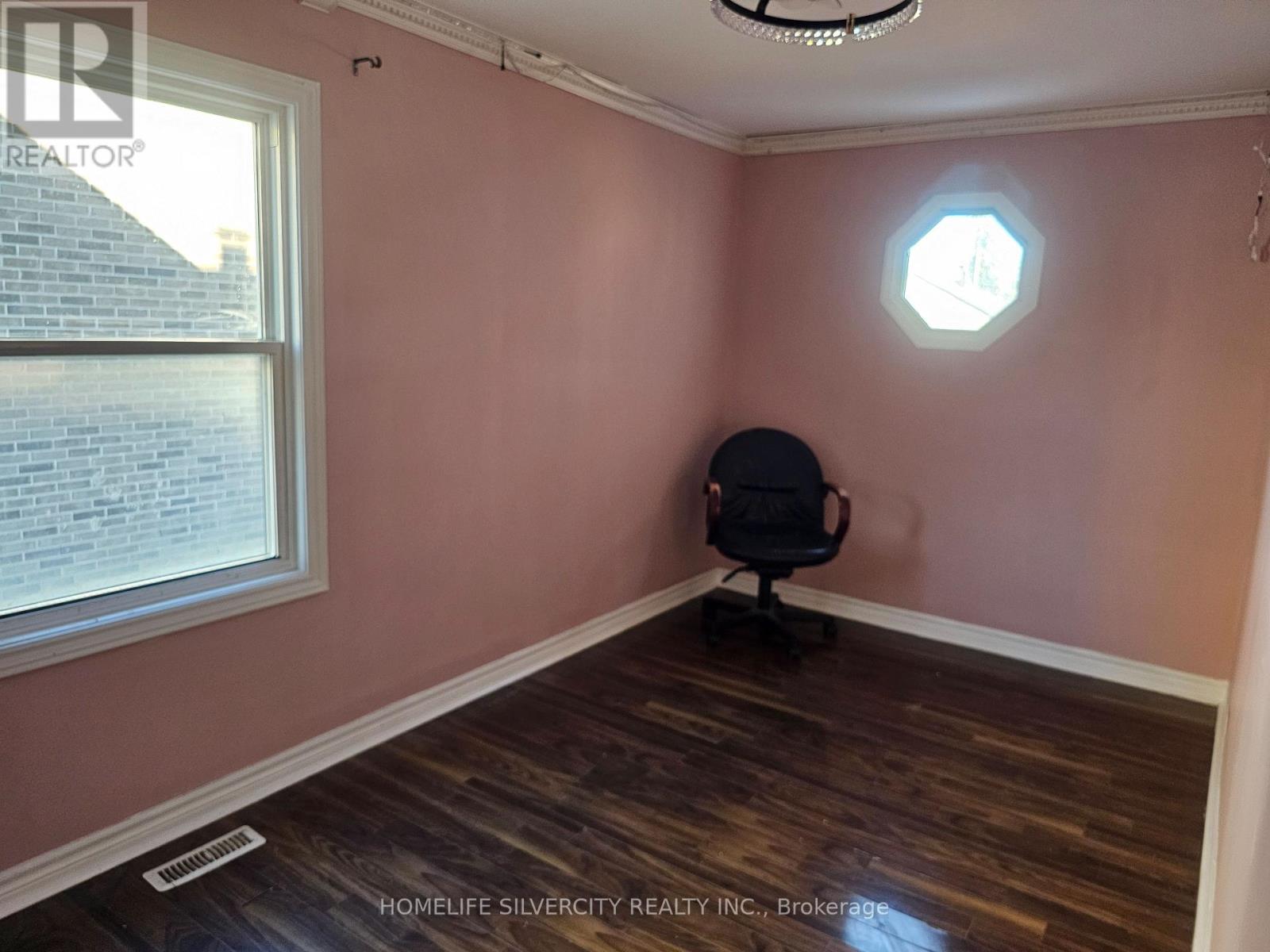 3143 Merritt Avenue, Mississauga, Ontario  L4T 1P4 - Photo 4 - W14103556