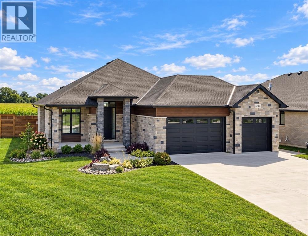 6747 GRIFFIN DRIVE, Plympton-Wyoming, Ontario