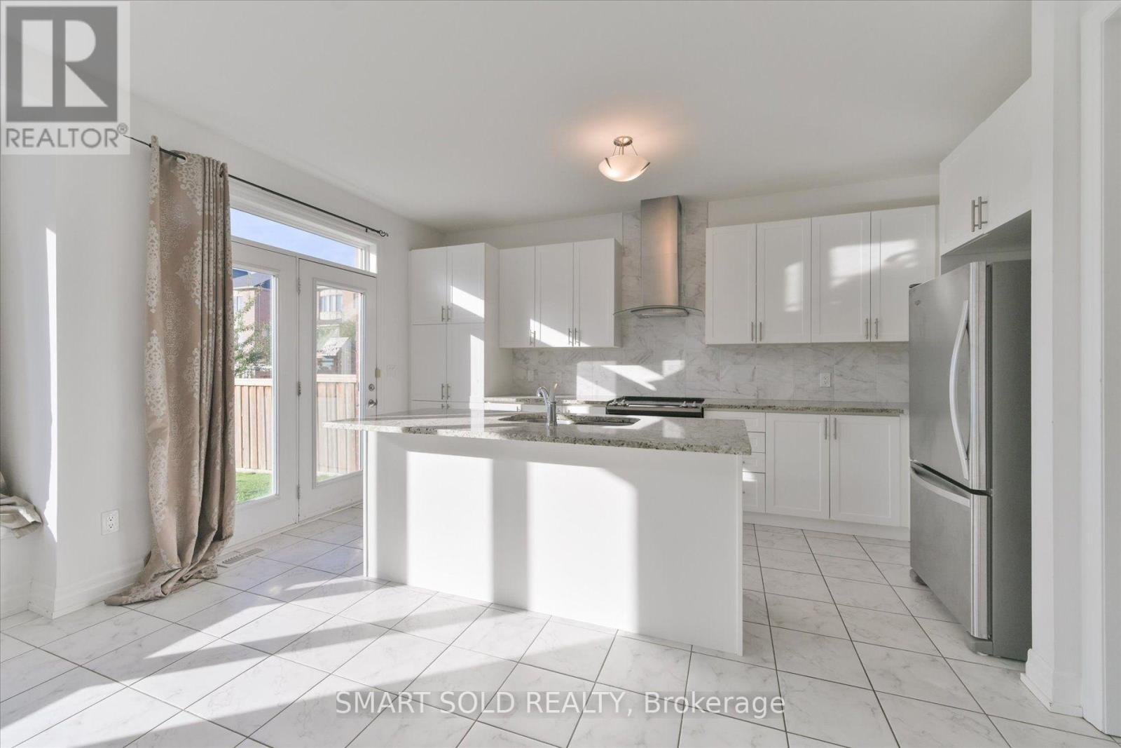 55 Charlotte Abby Drive, East Gwillimbury, Ontario  L9N 0T1 - Photo 11 - N14100920
