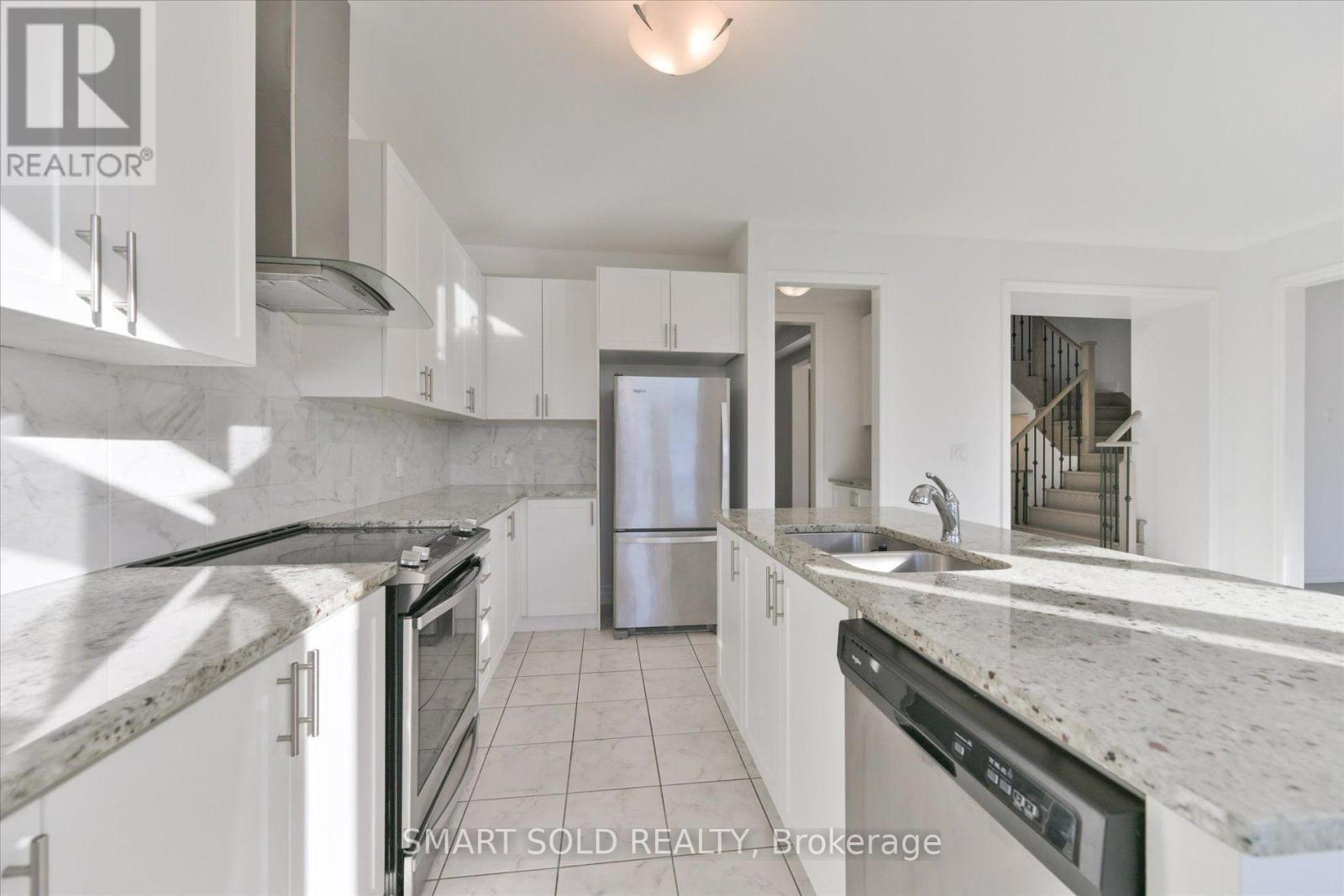 55 Charlotte Abby Drive, East Gwillimbury, Ontario  L9N 0T1 - Photo 13 - N14100920