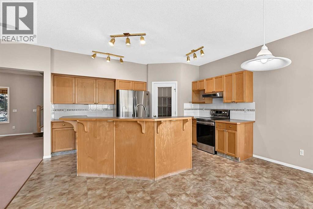 275 Panatella Circle Nw, Calgary, Alberta  T3K 5Y1 - Photo 4 - A2346410