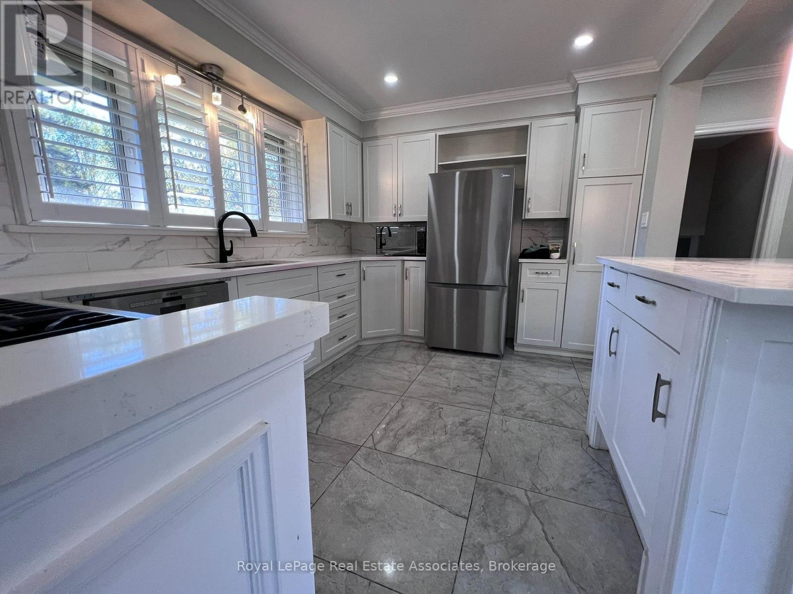 Upper - 222 Columbia Drive, Hamilton, Ontario  L9C 3Y9 - Photo 6 - X14113512