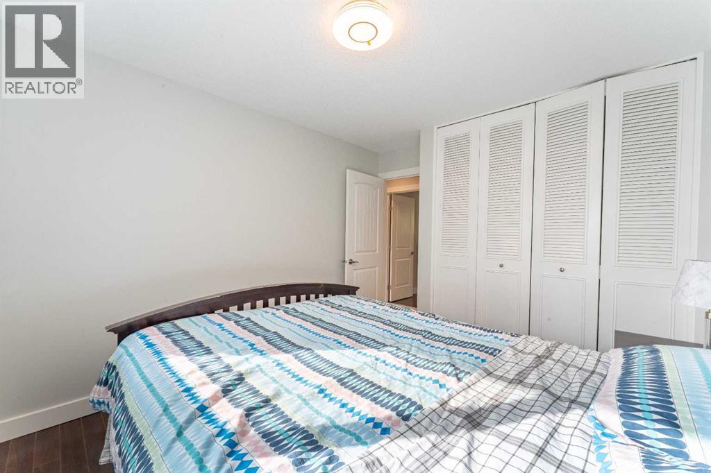 208 Woodpark Place Sw, Calgary, Alberta  T2M 2S5 - Photo 22 - A2349698