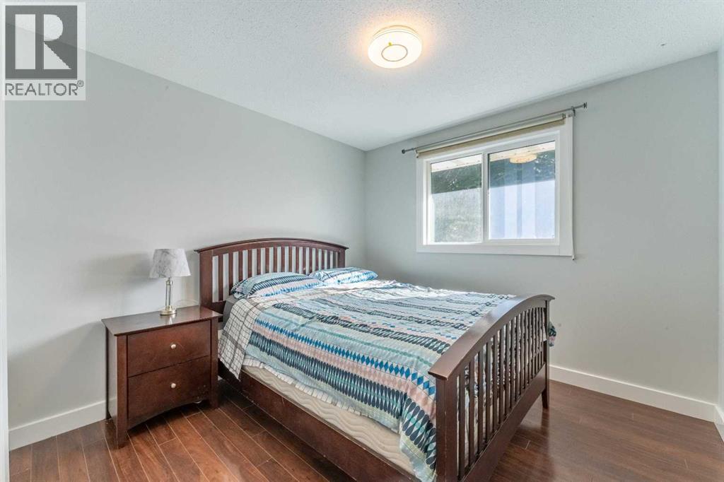 208 Woodpark Place Sw, Calgary, Alberta  T2M 2S5 - Photo 21 - A2349698