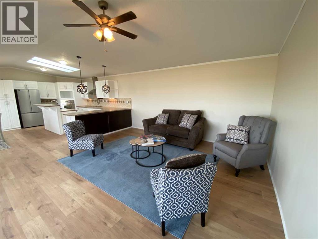 127 Meadowplace Drive E, Brooks, Alberta  T1R 0X1 - Photo 2 - A2351216