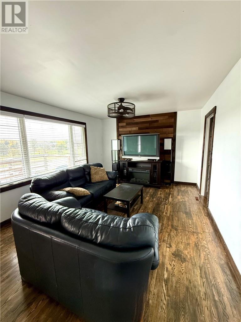 54 Maple Crescent, Atikokan, Ontario  P0T 1C0 - Photo 4 - 2131063