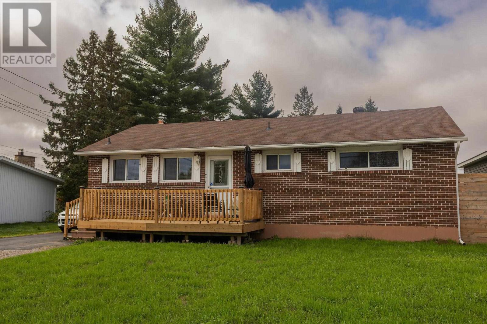 13 Pentagon BLVD, Sault Ste. Marie, Ontario