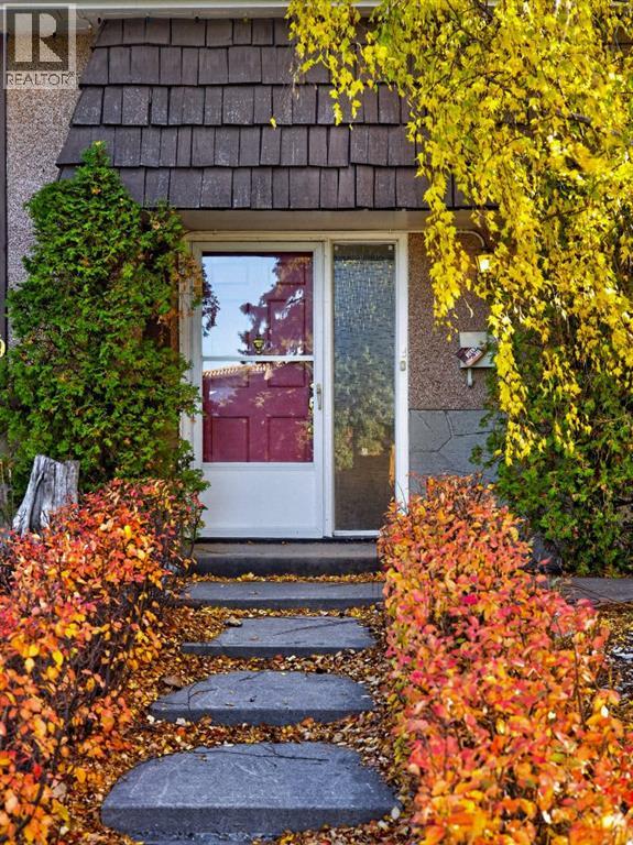 1219 Hunterquay Hill NW, Calgary, Alberta  T2K 4T3 - Photo 2 - A2352665