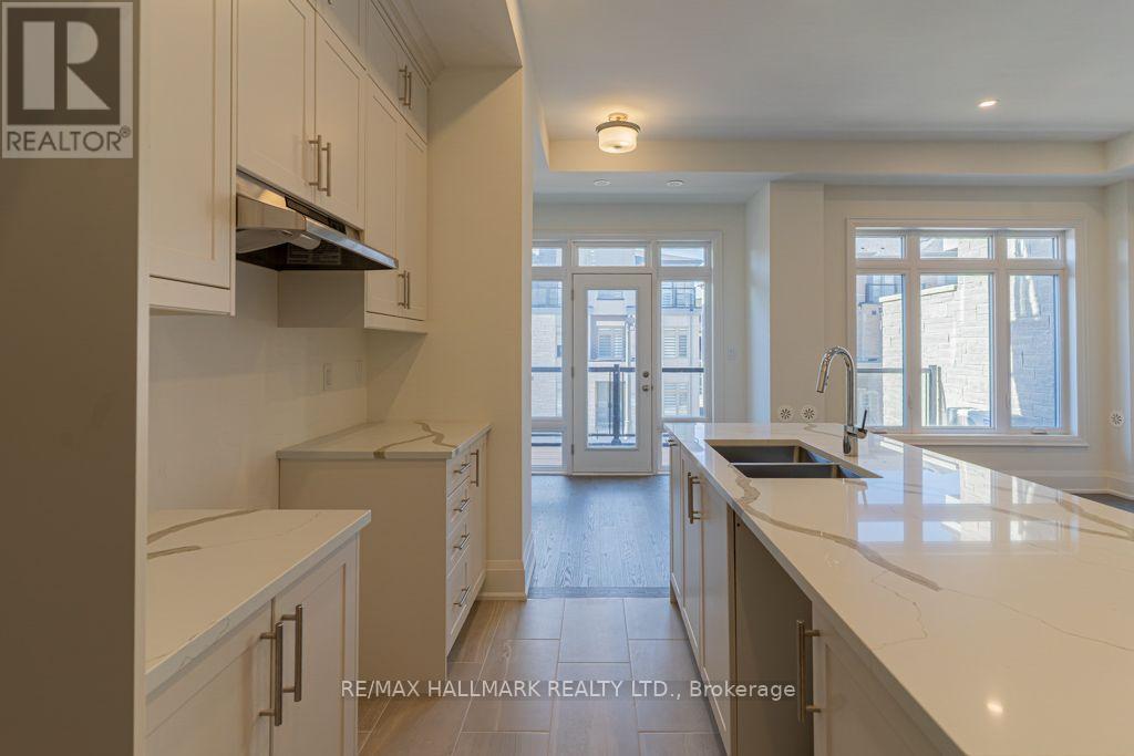 3313 Taha Gardens, Oakville, Ontario  L6M 4K1 - Photo 9 - W14110452