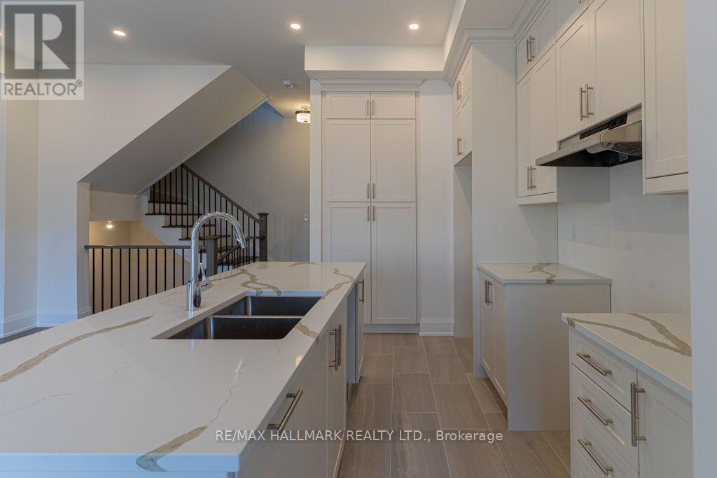 3313 Taha Gardens, Oakville, Ontario  L6M 4K1 - Photo 7 - W14110452