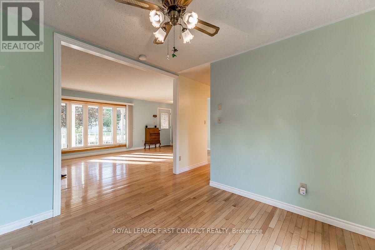 224 Christopher Street, Clearview, Ontario  L0M 1S0 - Photo 15 - S14114492