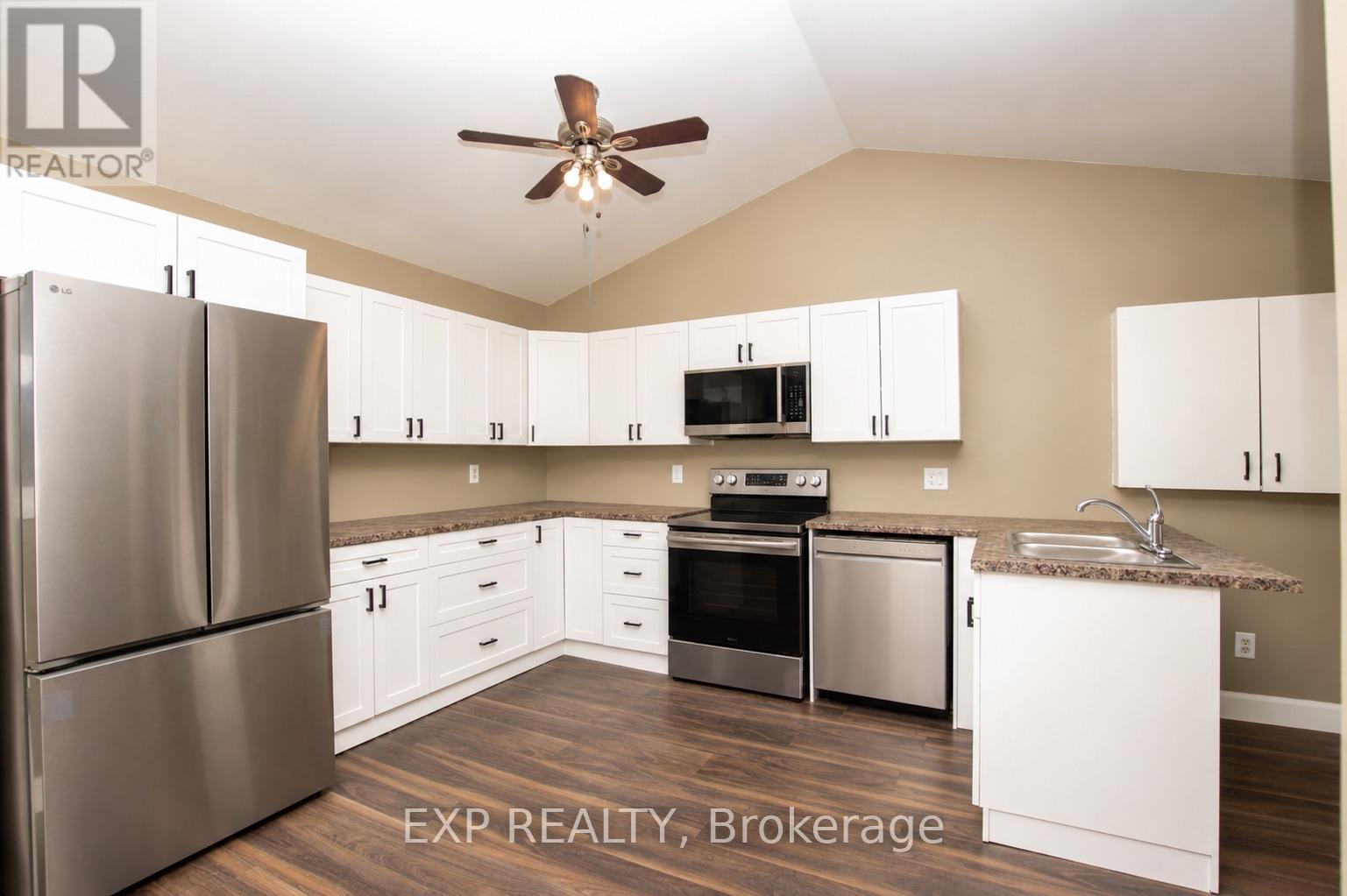 190 Munroe Street, West Elgin, Ontario  N0L 2P0 - Photo 3 - X13526652