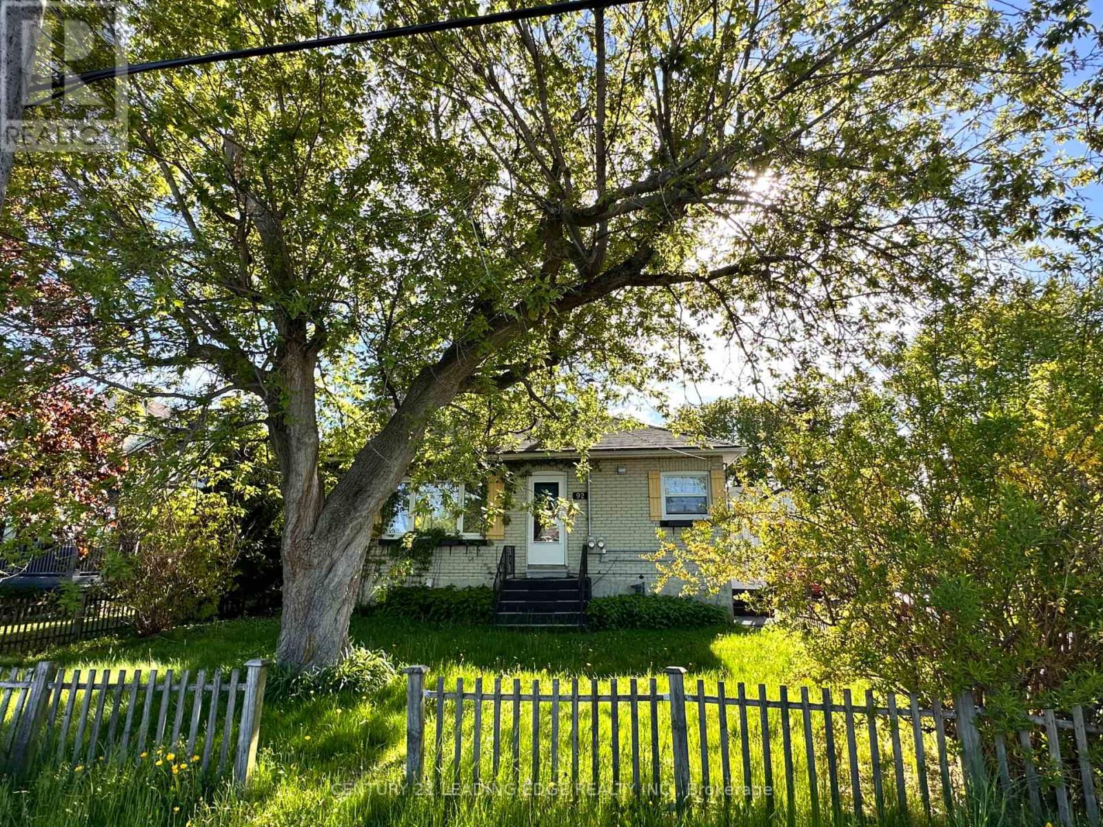 BSMT - 92 THICKSON ROAD N, whitby (blue grass meadows), Ontario