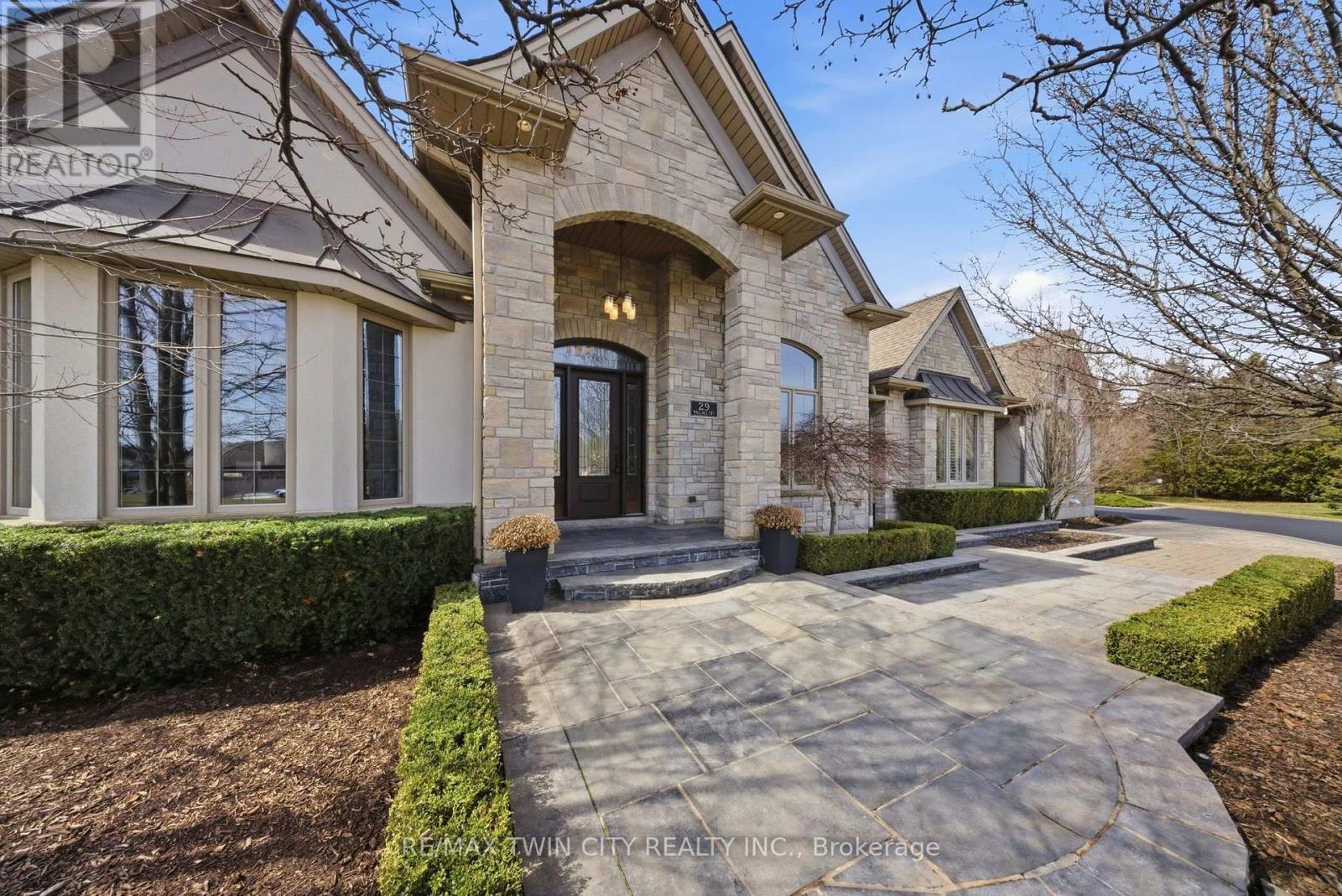 29 Wallace Court, Brantford, Ontario  N3T 5L7 - Photo 5 - X13871720