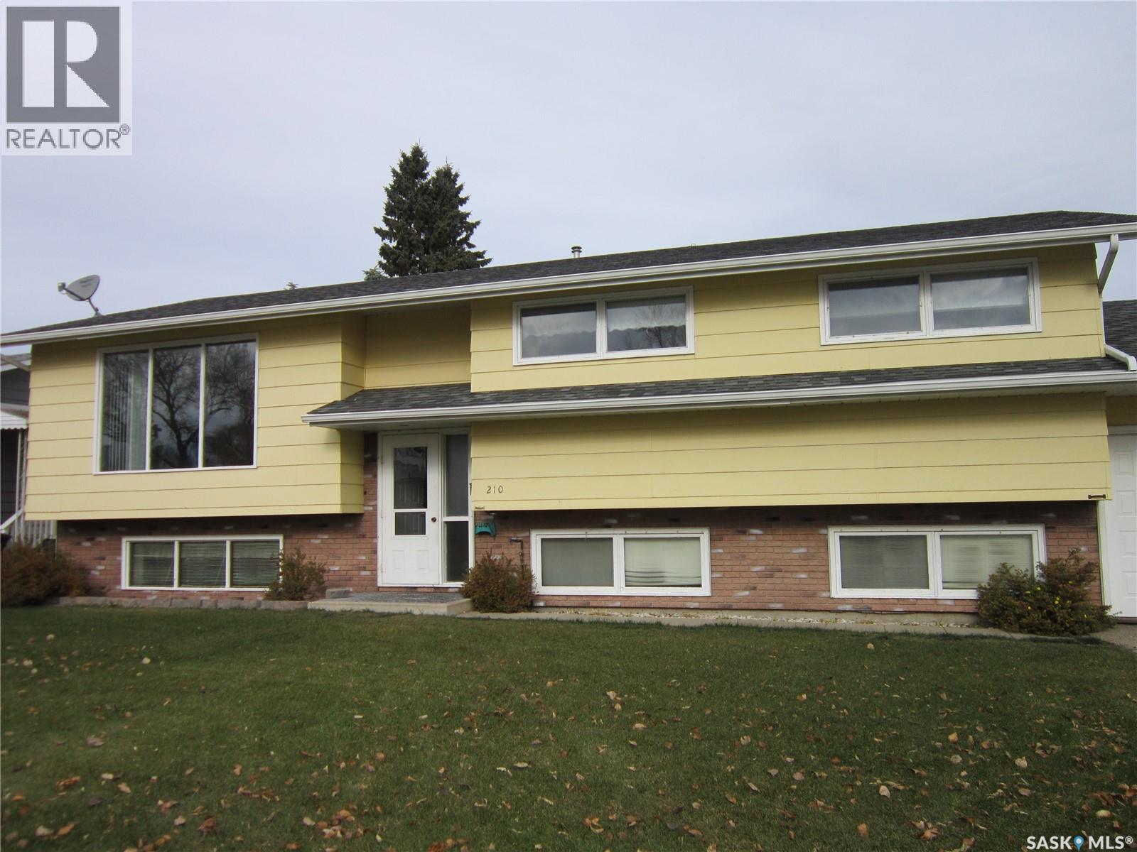 210 1st Street N, Wakaw, Saskatchewan  S0K 4P0 - Photo 3 - SK051919