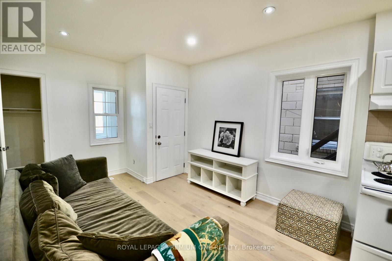B - 312 Rustic Road, Toronto, Ontario  M6L 1W5 - Photo 4 - W14111732