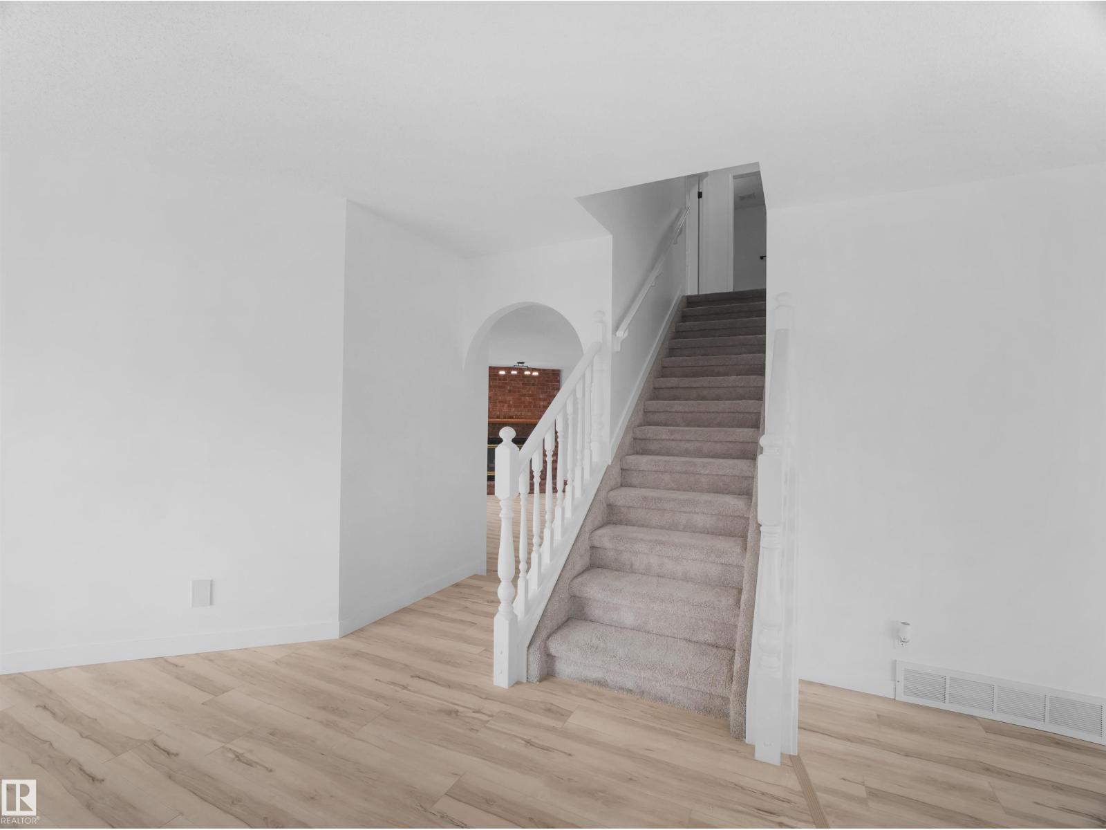 4103 28 Av Nw, Edmonton, Alberta  T6L 4H2 - Photo 6 - E4511676