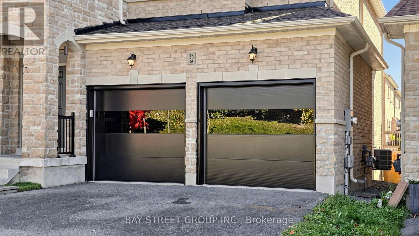 35 Walter Tunny Crescent, East Gwillimbury, Ontario L9N 0R4 - Photo 3 - N14109698