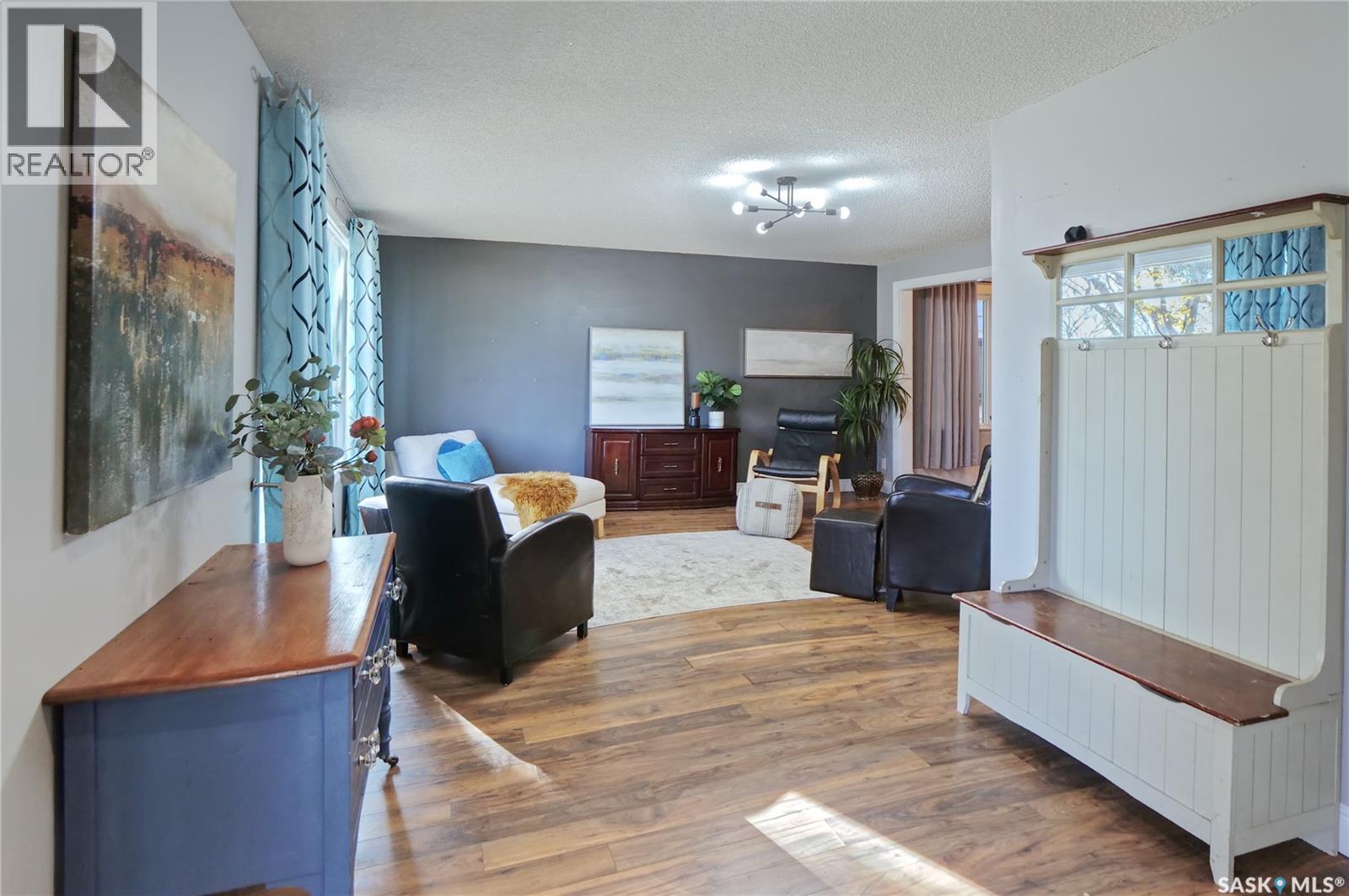 1042 Algoma Avenue, Moose Jaw, Saskatchewan  S6H 3Z5 - Photo 3 - SK050441