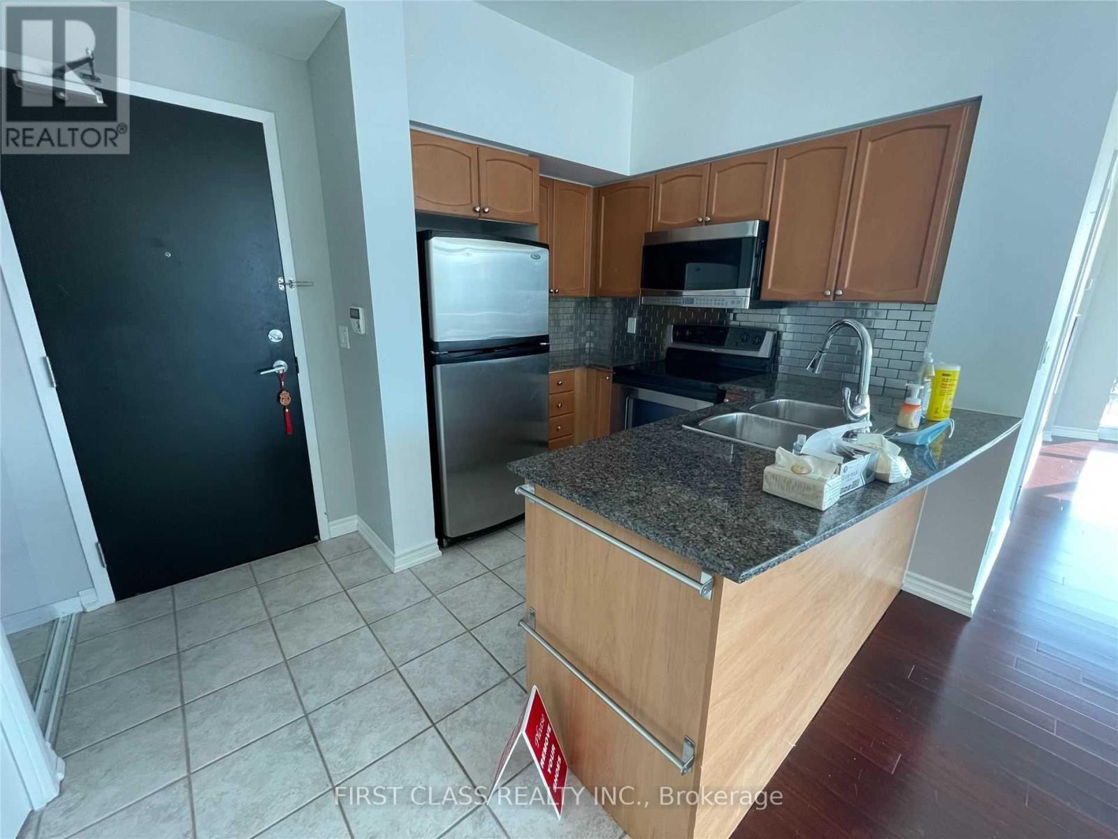 2004 - 231 Fort York Boulevard, Toronto, Ontario M5V 1B2 - Photo 3 - C14115204