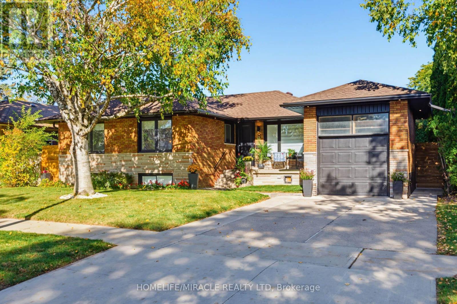8 LAURELWOOD CRESCENT, Toronto, Ontario