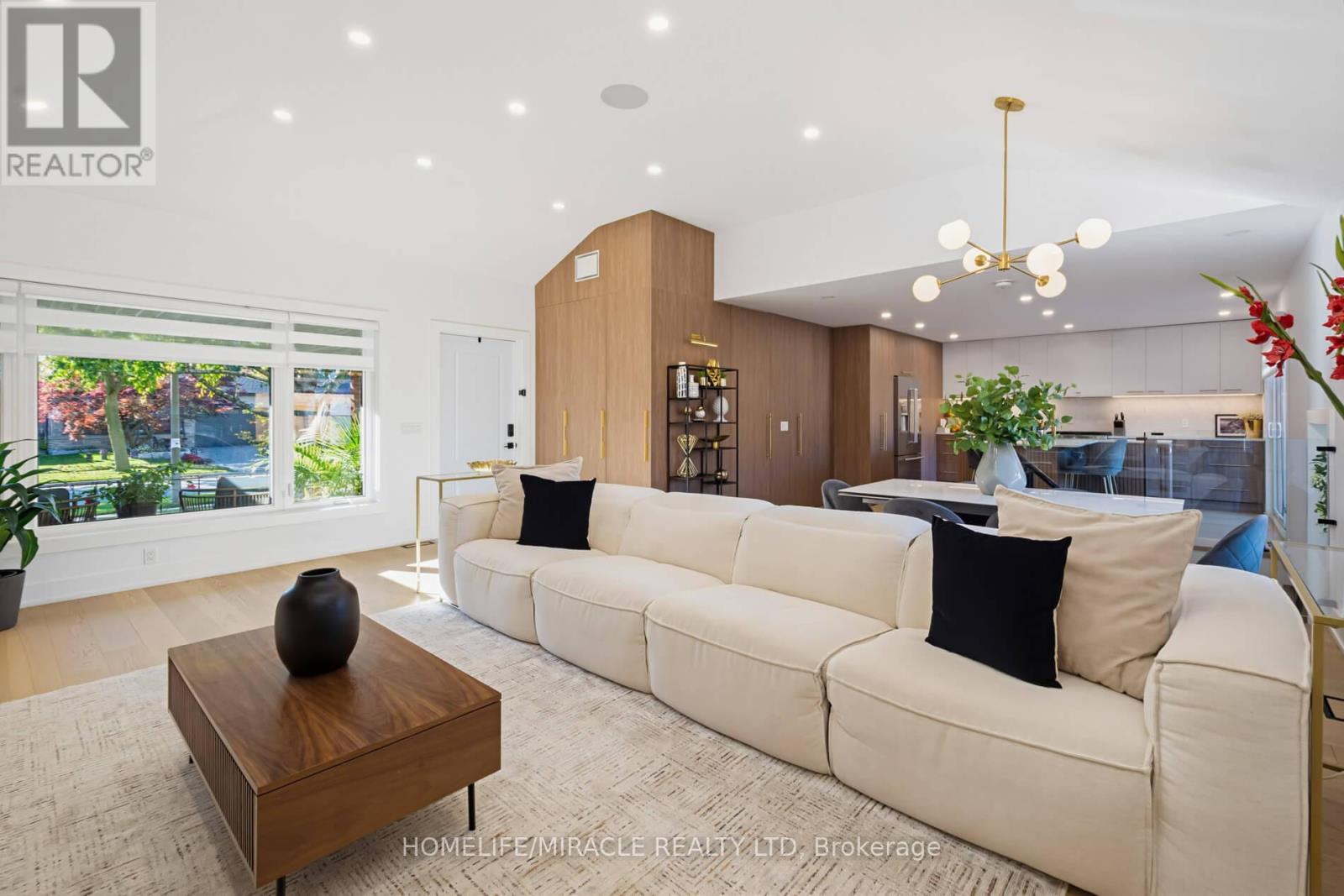8 Laurelwood Crescent, Toronto, Ontario  M9P 1L5 - Photo 9 - W14115222