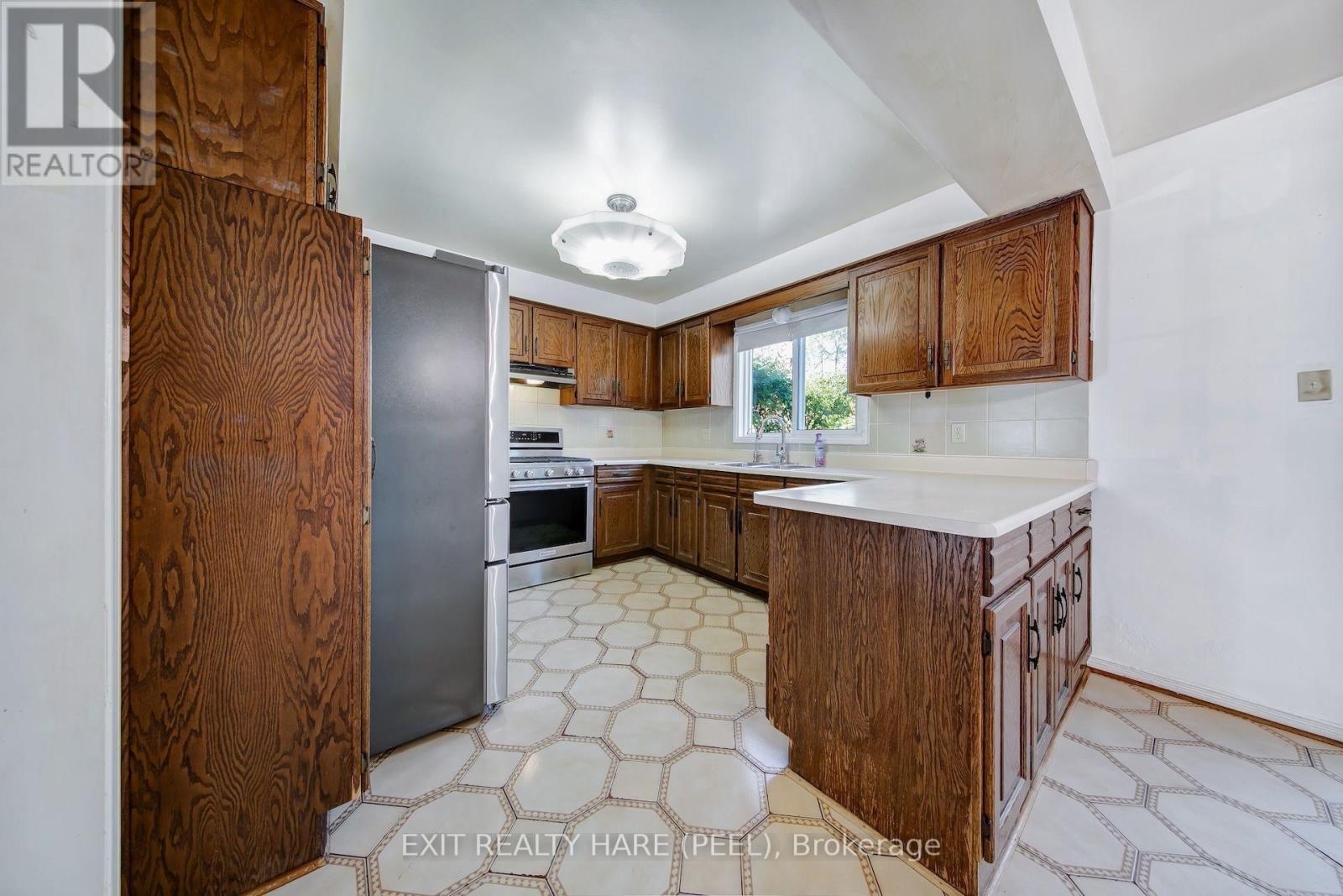 45 Mossbank Drive, Brampton, Ontario  L6W 3Y9 - Photo 19 - W14115256