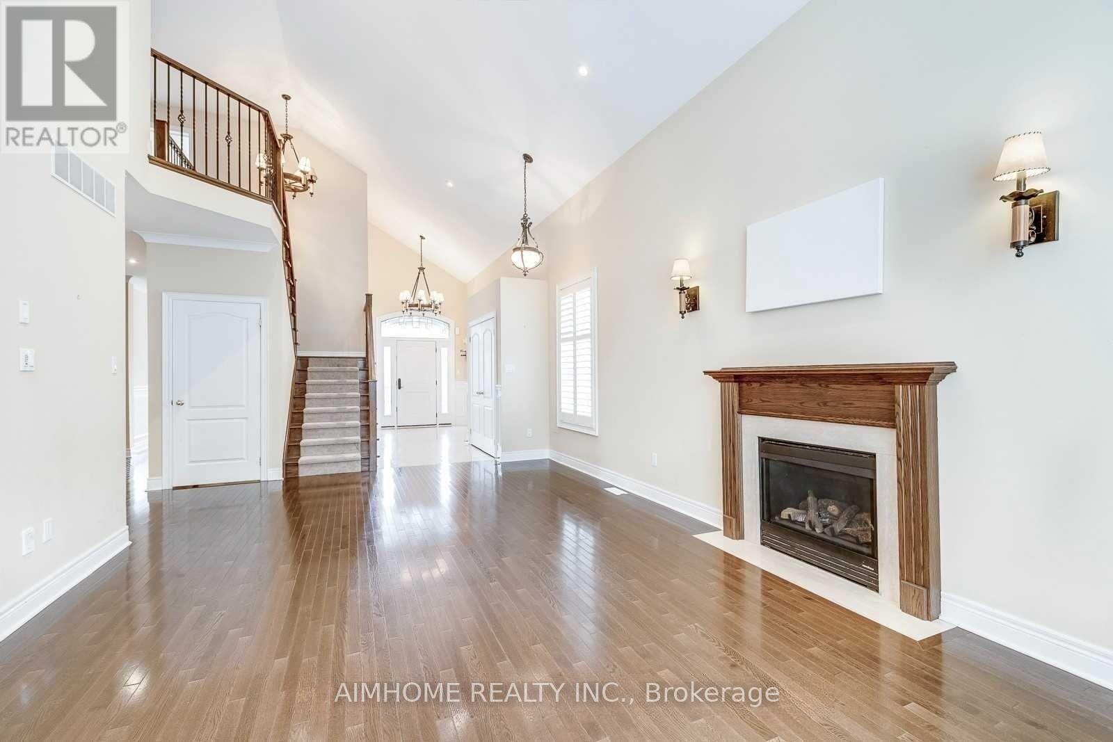 2489 Lyndhurst Drive, Oakville, Ontario  L6H 7V8 - Photo 3 - W14114514