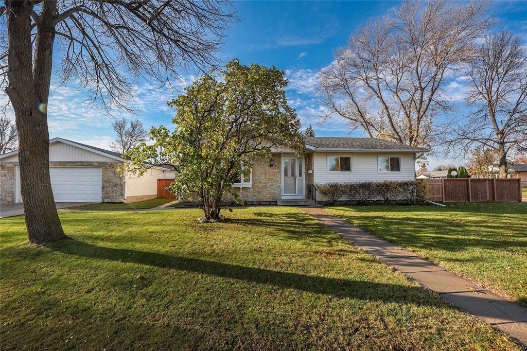 54 Morningmead Walk, Winnipeg, Manitoba  R2G 2E9 - Photo 0 - 202625897