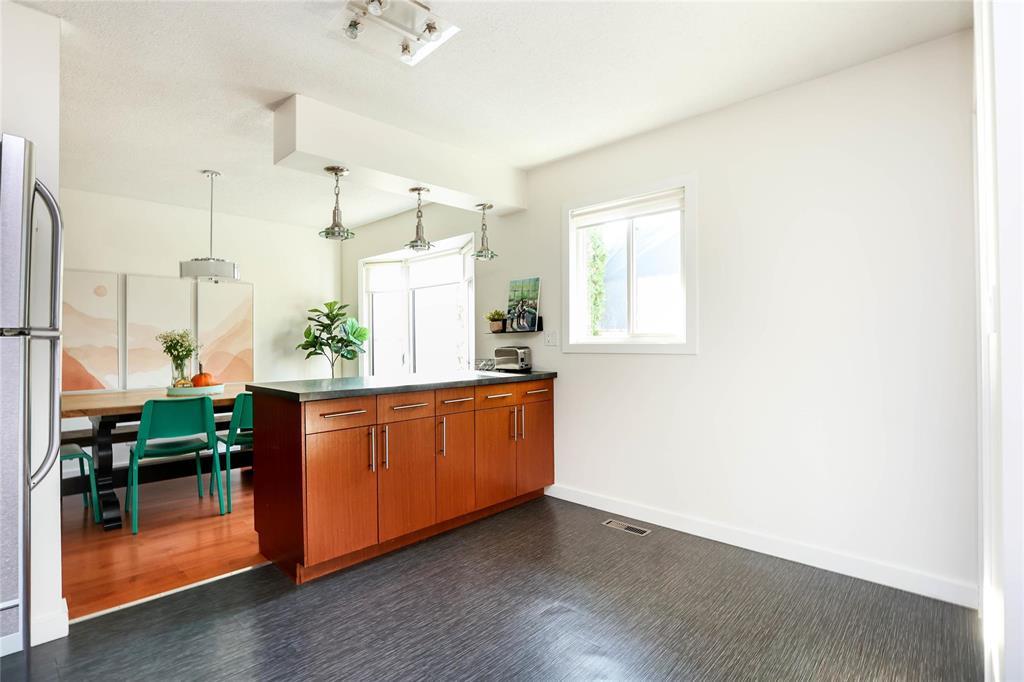 54 Morningmead Walk, Winnipeg, Manitoba  R2G 2E9 - Photo 13 - 202625897