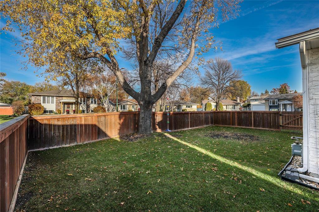 54 Morningmead Walk, Winnipeg, Manitoba  R2G 2E9 - Photo 29 - 202625897