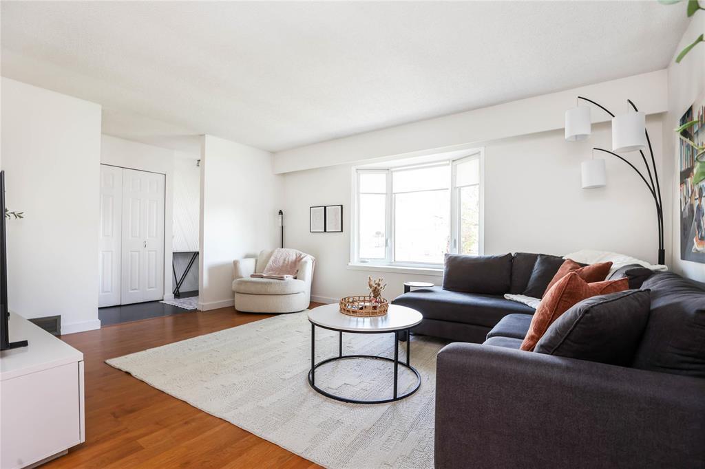 54 Morningmead Walk, Winnipeg, Manitoba  R2G 2E9 - Photo 3 - 202625897