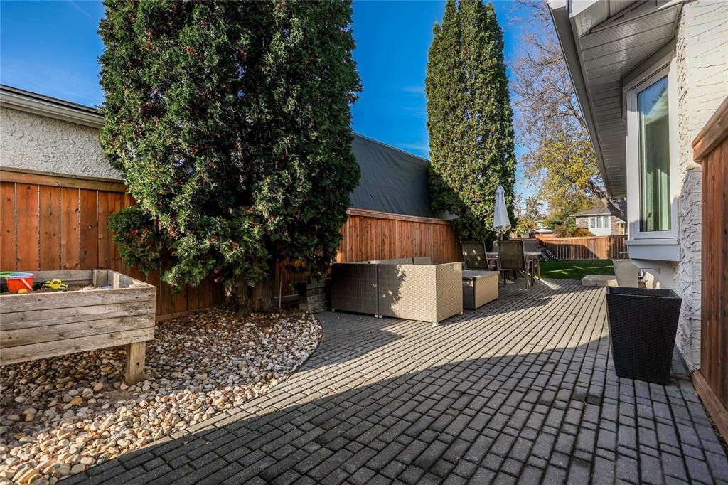 54 Morningmead Walk, Winnipeg, Manitoba  R2G 2E9 - Photo 30 - 202625897