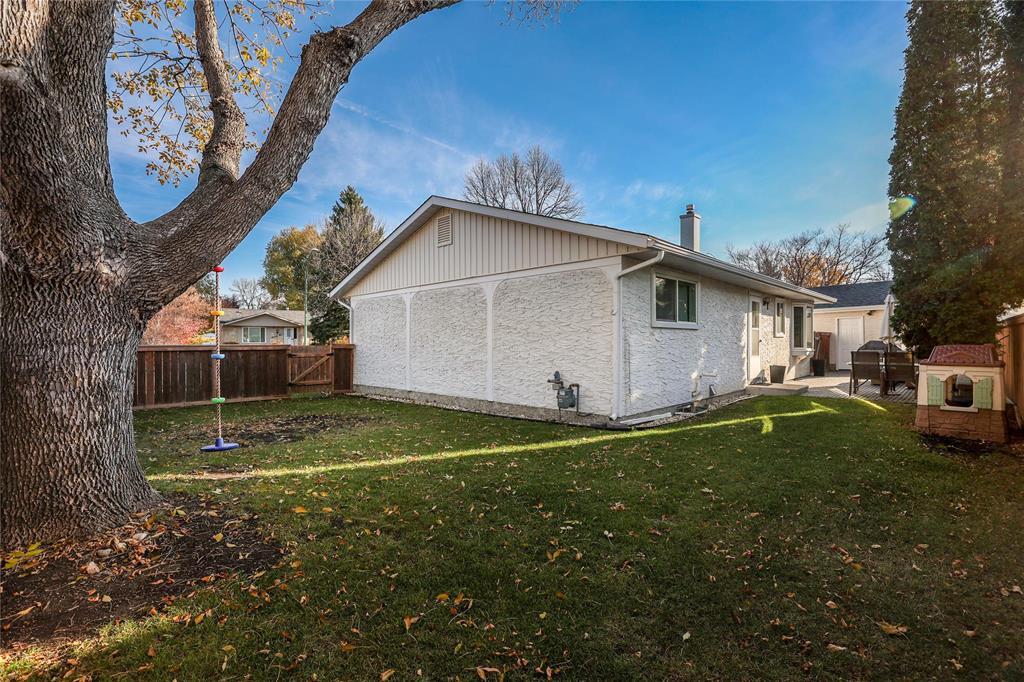 54 Morningmead Walk, Winnipeg, Manitoba  R2G 2E9 - Photo 34 - 202625897