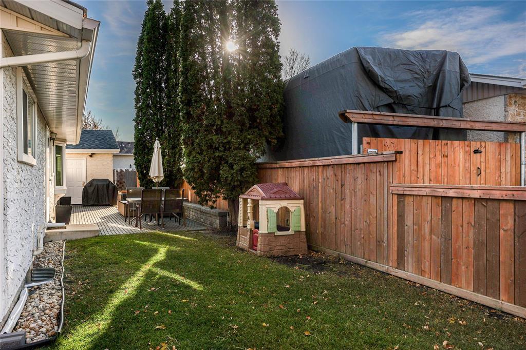 54 Morningmead Walk, Winnipeg, Manitoba  R2G 2E9 - Photo 35 - 202625897