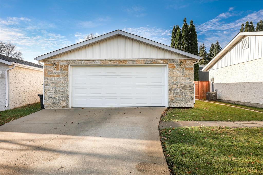 54 Morningmead Walk, Winnipeg, Manitoba  R2G 2E9 - Photo 36 - 202625897