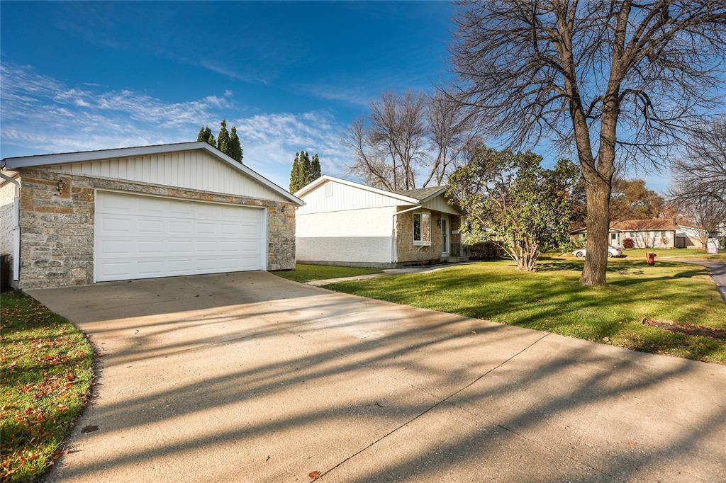 54 Morningmead Walk, Winnipeg, Manitoba  R2G 2E9 - Photo 37 - 202625897