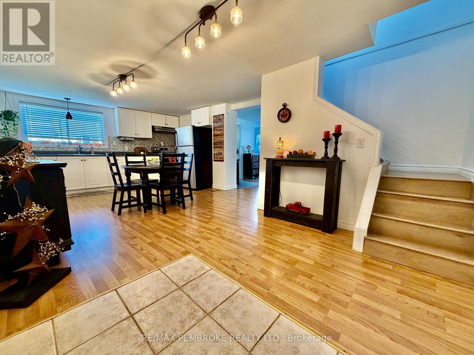 1081 Bronx Street, Pembroke, Ontario  K8A 6G8 - Photo 3 - X14115400