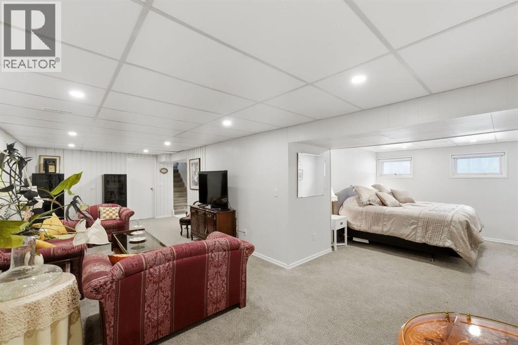 6 College Park Close