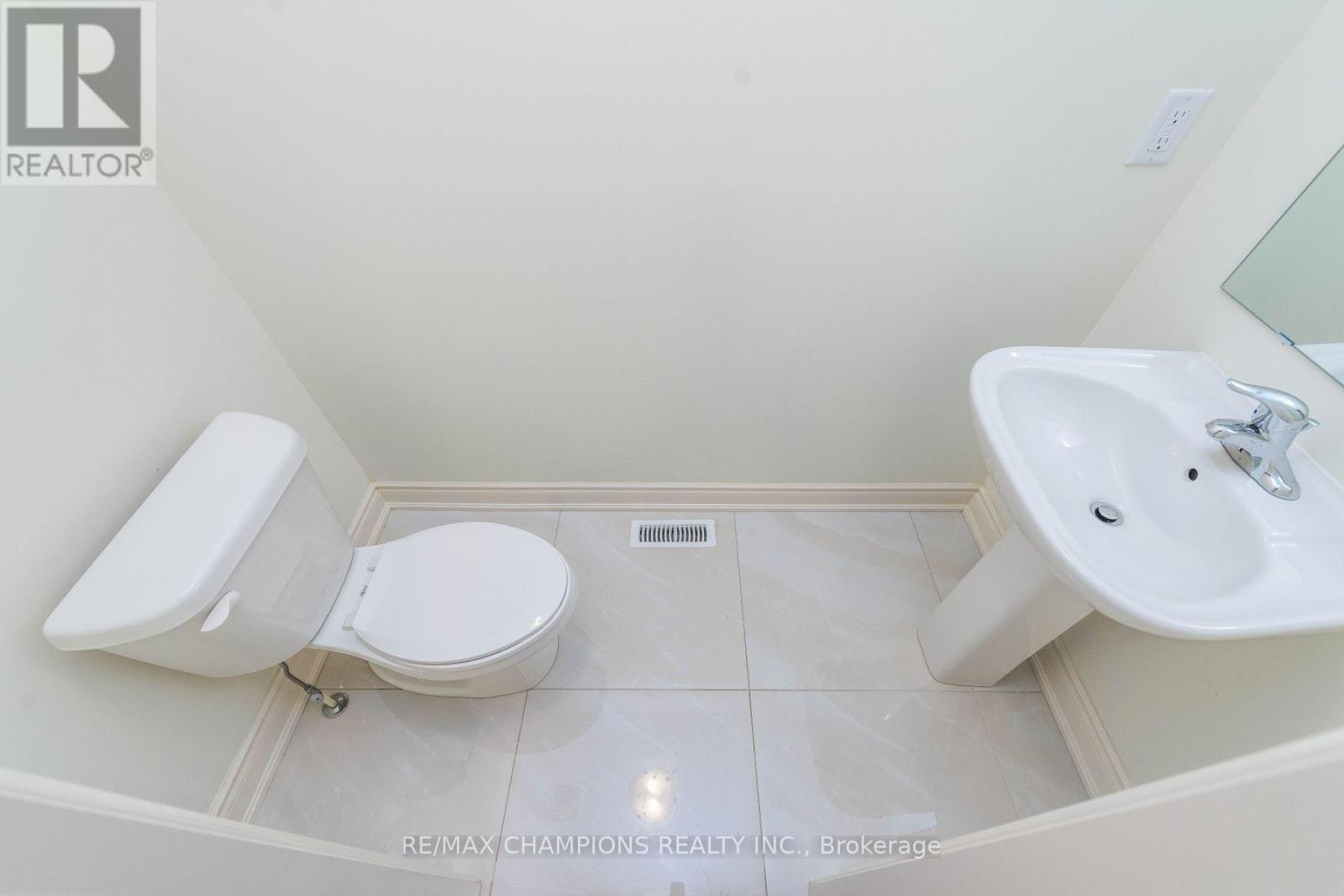 9 Cadence Road, Brampton, Ontario  L6X 5S5 - Photo 4 - W14115416