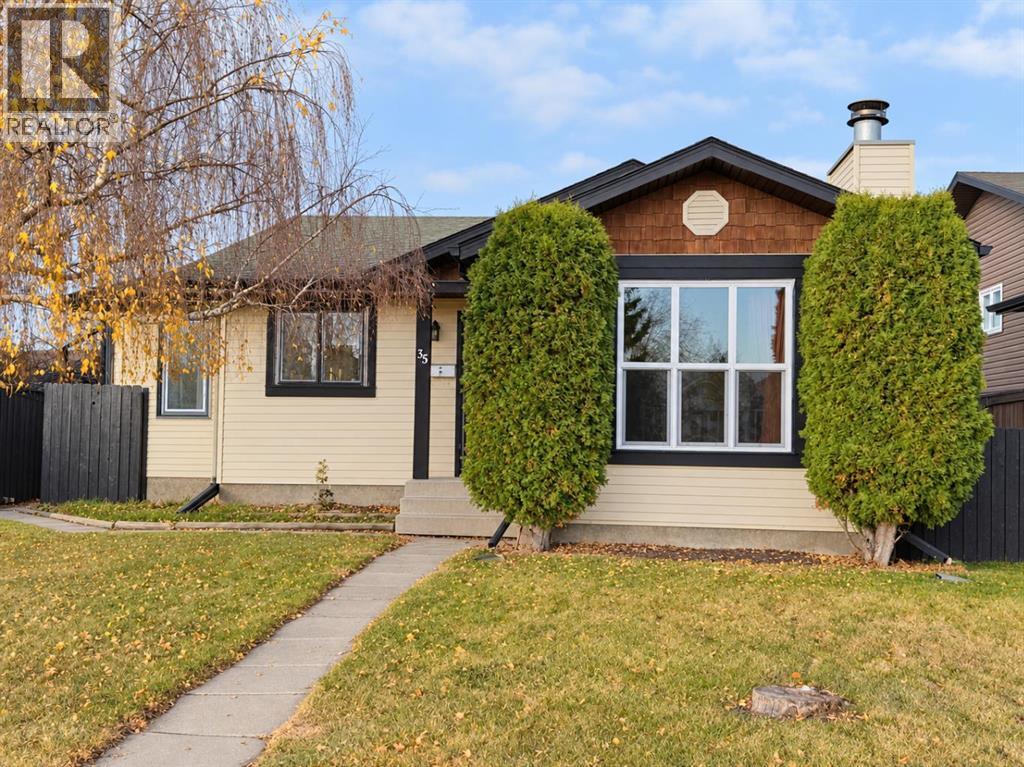 35 Cowan Close, Red Deer, Alberta  T4P 2X2 - Photo 1 - A2340958