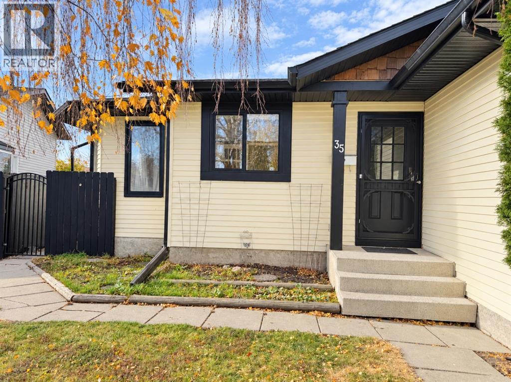 35 Cowan Close, Red Deer, Alberta  T4P 2X2 - Photo 3 - A2340958
