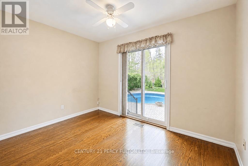 1386 Forest Glade Road, Oakville, Ontario  L6H 2G3 - Photo 12 - W14032240